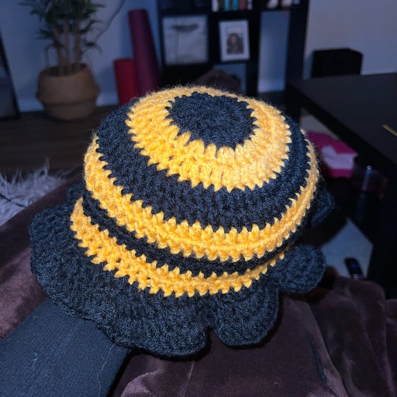 Bumblebee 🐝 ~ crochet bucket hat - Picture 3 of 4